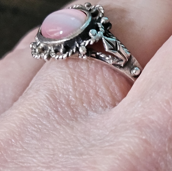 Vintage Pink Mother of Pearl Sterling Silver Ring - Picture 2 of 5